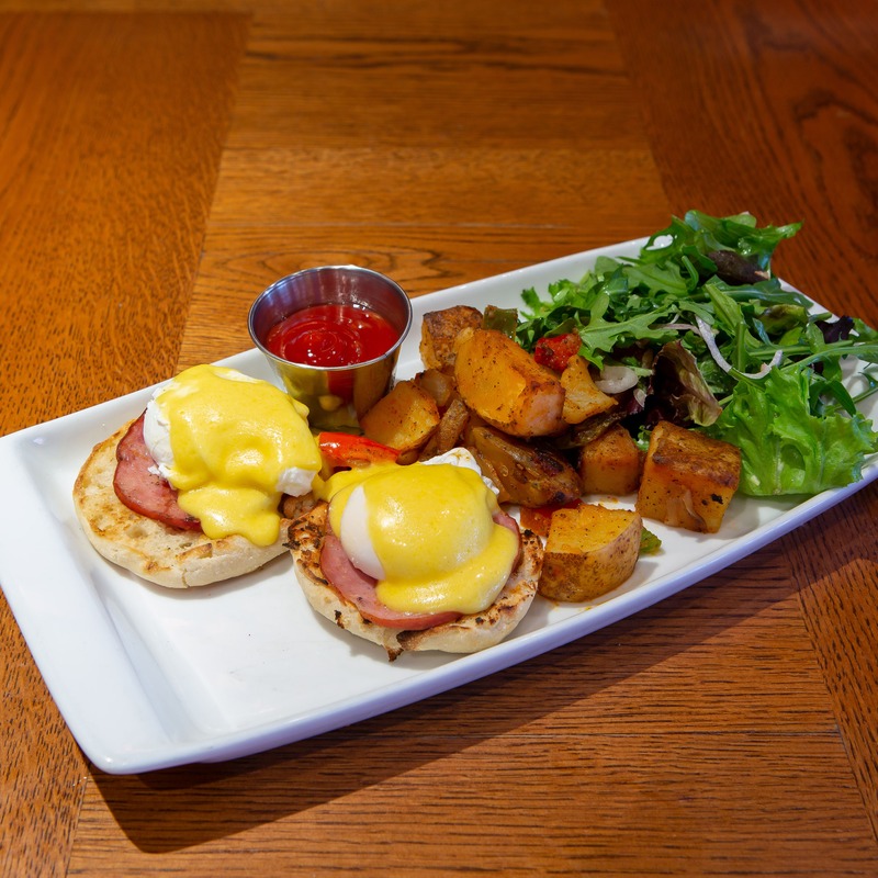 CLASSIC EGGS BENEDICT